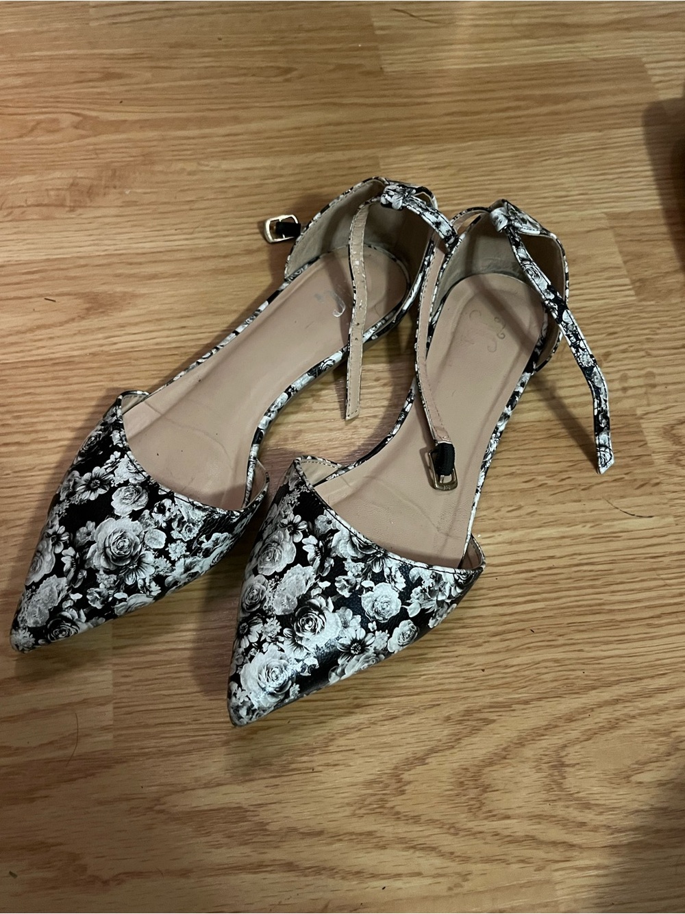 Women's Black & White Floral Pointed-Toe Ankle Strap Flats